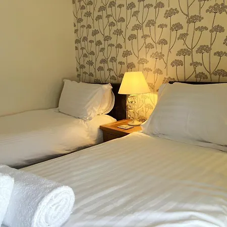 Holiday home 2 Bed In Sz379 *