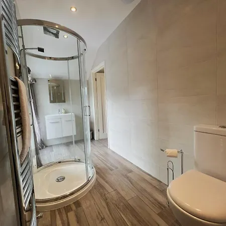 בית נופש 2 Bed In Sz379 *